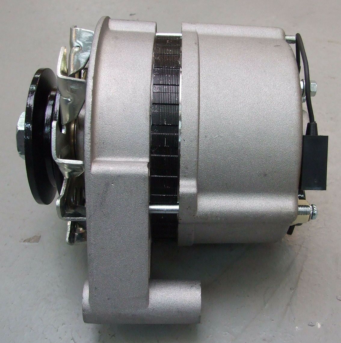 Alternator iskra 12v 33a deutz khd traktor