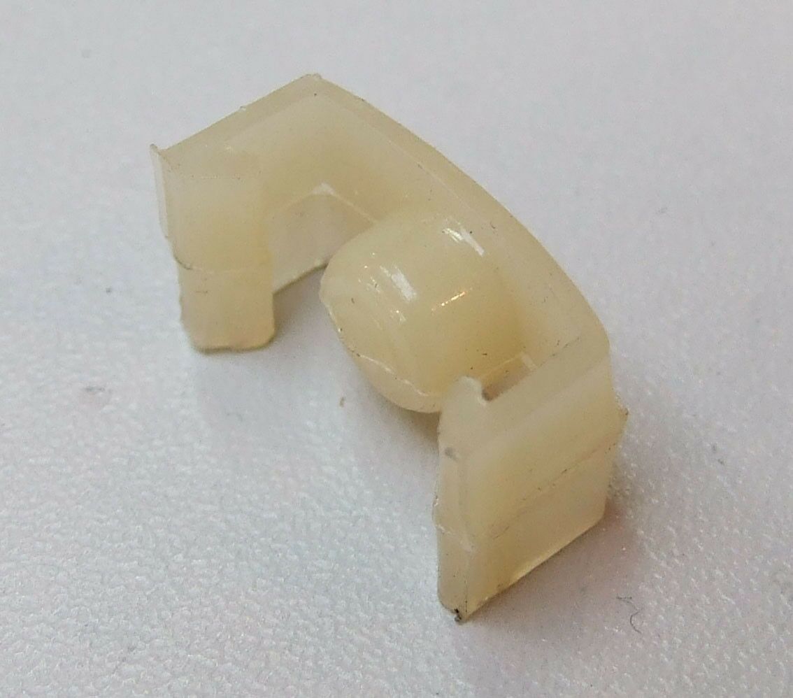 Plastika nosaca cetkica lucas