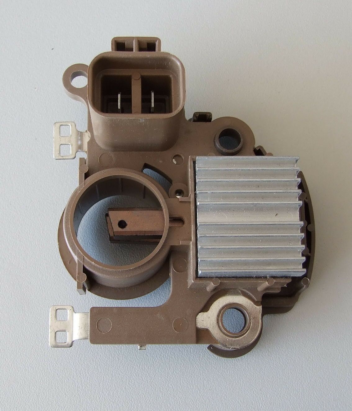 Regler mitsubishi 12v pajero 3.0 `89.-