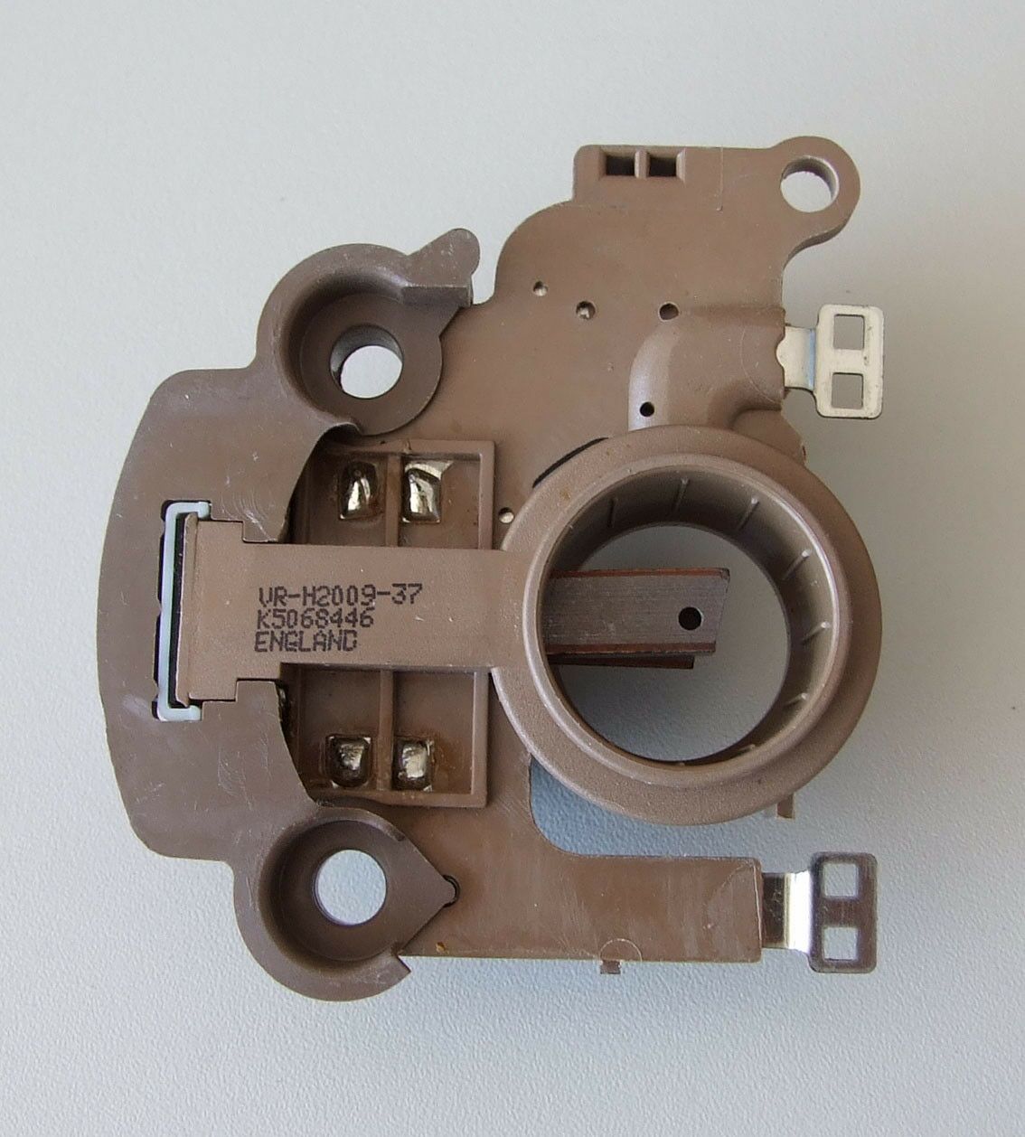 Regler mitsubishi 12v pajero 3.0 `89.-