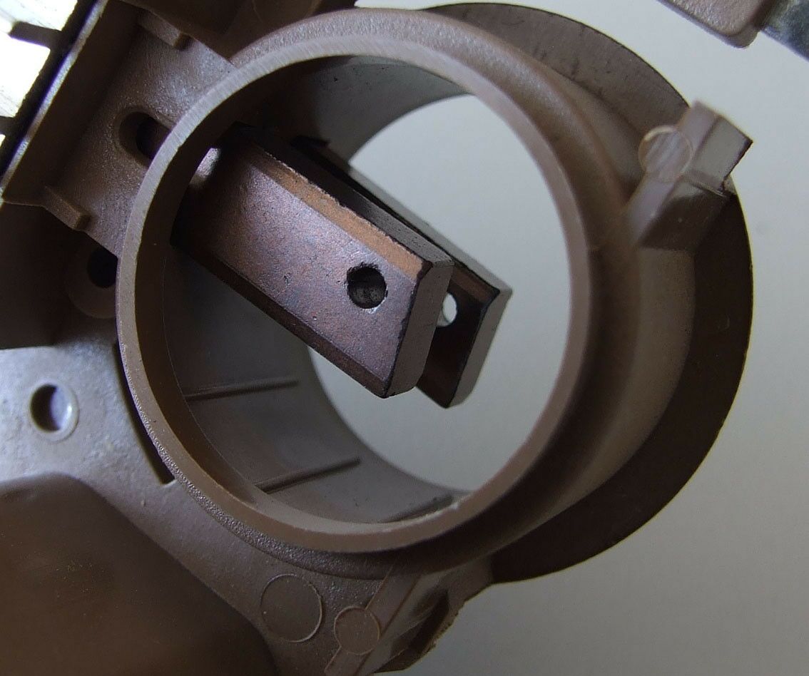 Regler mitsubishi 12v pajero 3.0 `89.-
