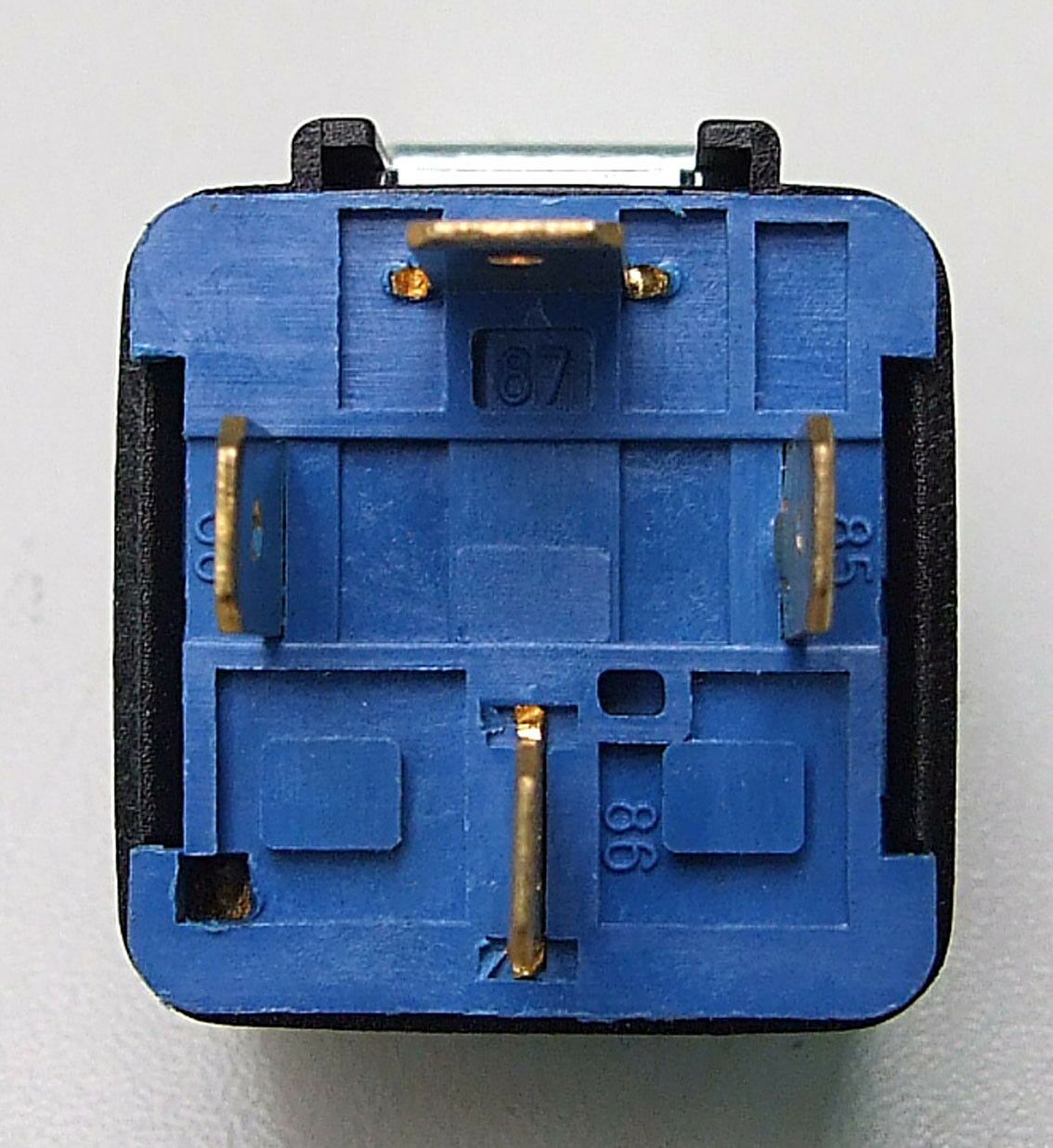 Relej 12v 30a 4 pin