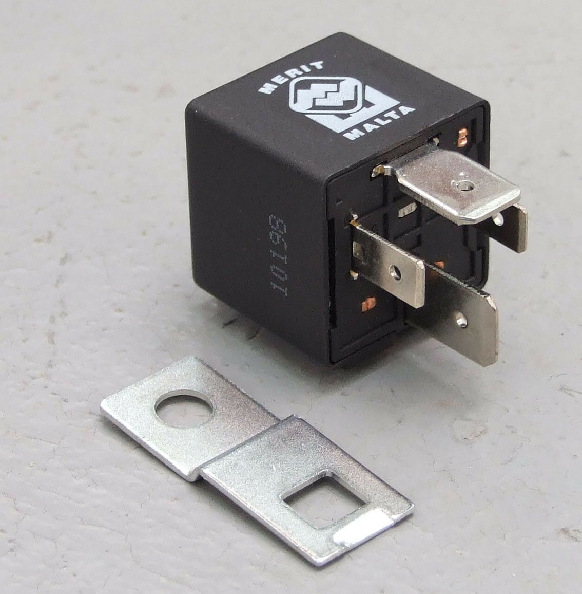 Mini relej 24v 40a 4 pin