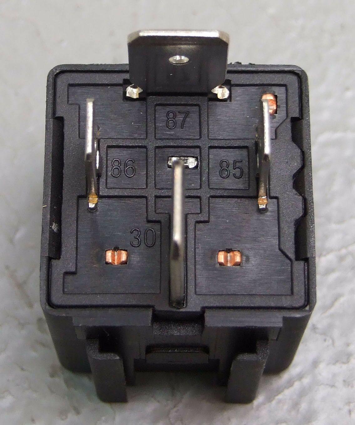 Mini relej 24v 40a 4 pin