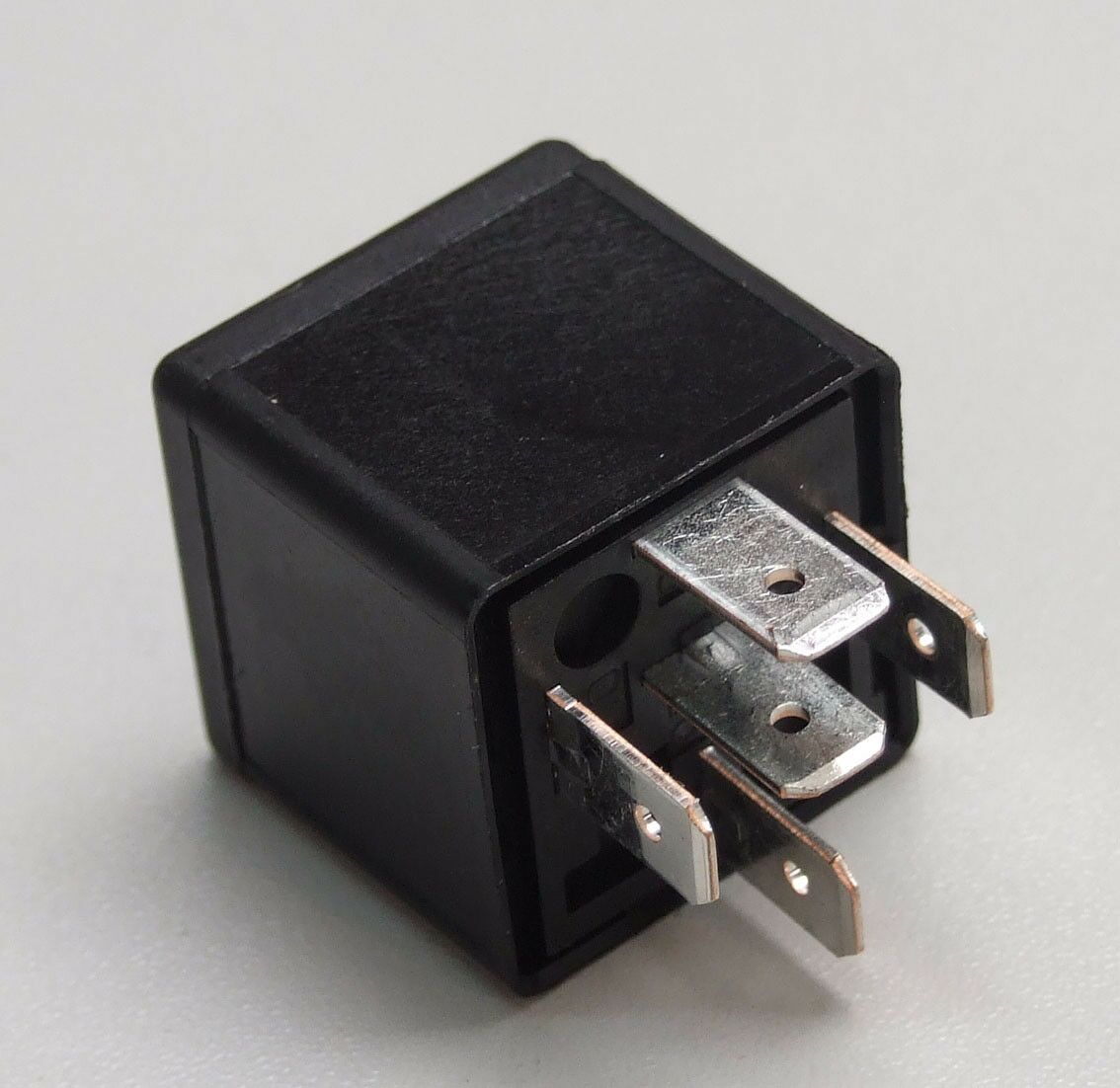 Relej 24v 40/60a 5 pin