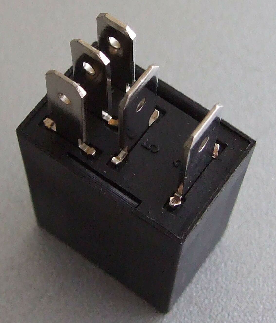 Mikro relej 24v 5/10 a s diodom
