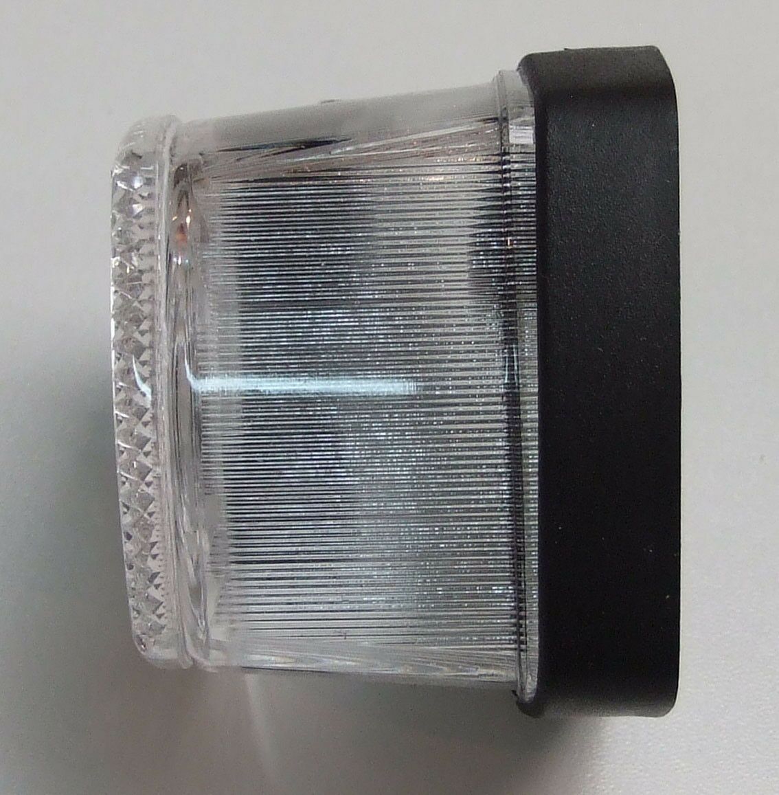 Lampa bijela 62x62