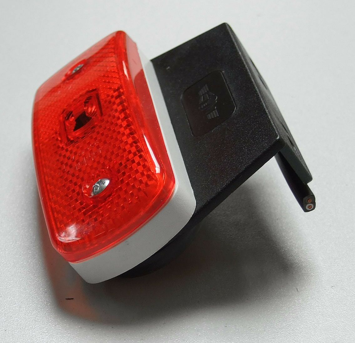Svjetlo bocno crveno led 12v s nosacem