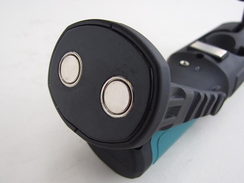 Rucna lampa led aku 400 lumena
