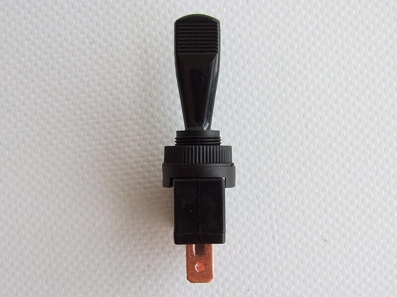 Prekidac on-off-on 3izvoda 12/24v 16/8a crni