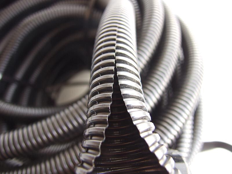 Buzir plasticni 13.8 / 17.5mm 25m crni
