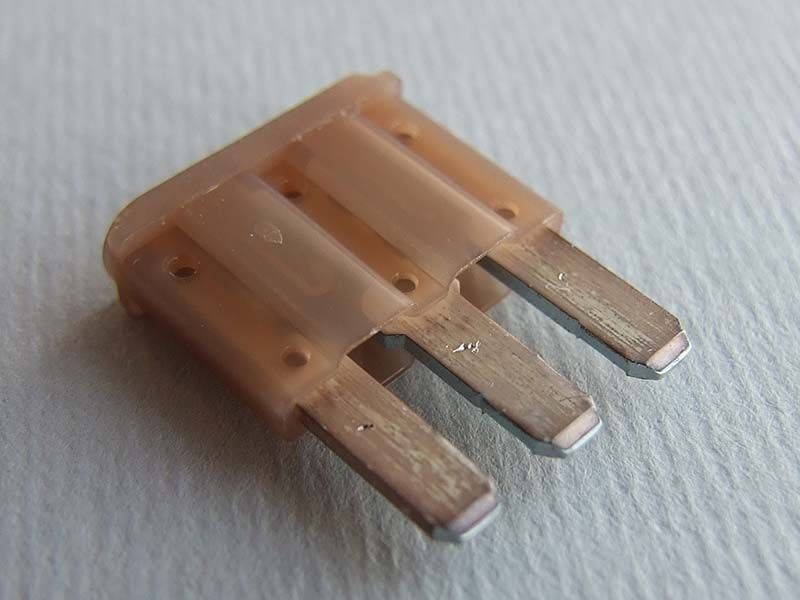 Osigurac micro3 32v - 5a bez