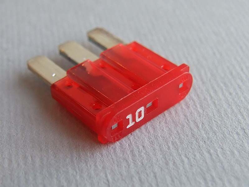 Osigurac micro3 32v - 10a crveni
