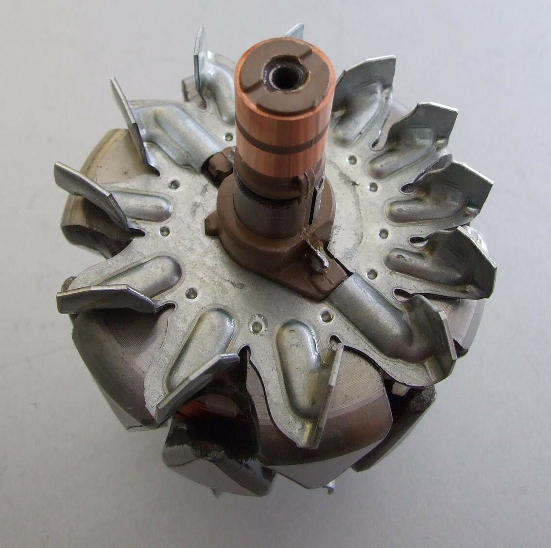Rotor alternatora bosch 12v 90a toyota avensis 2.0 dizel
