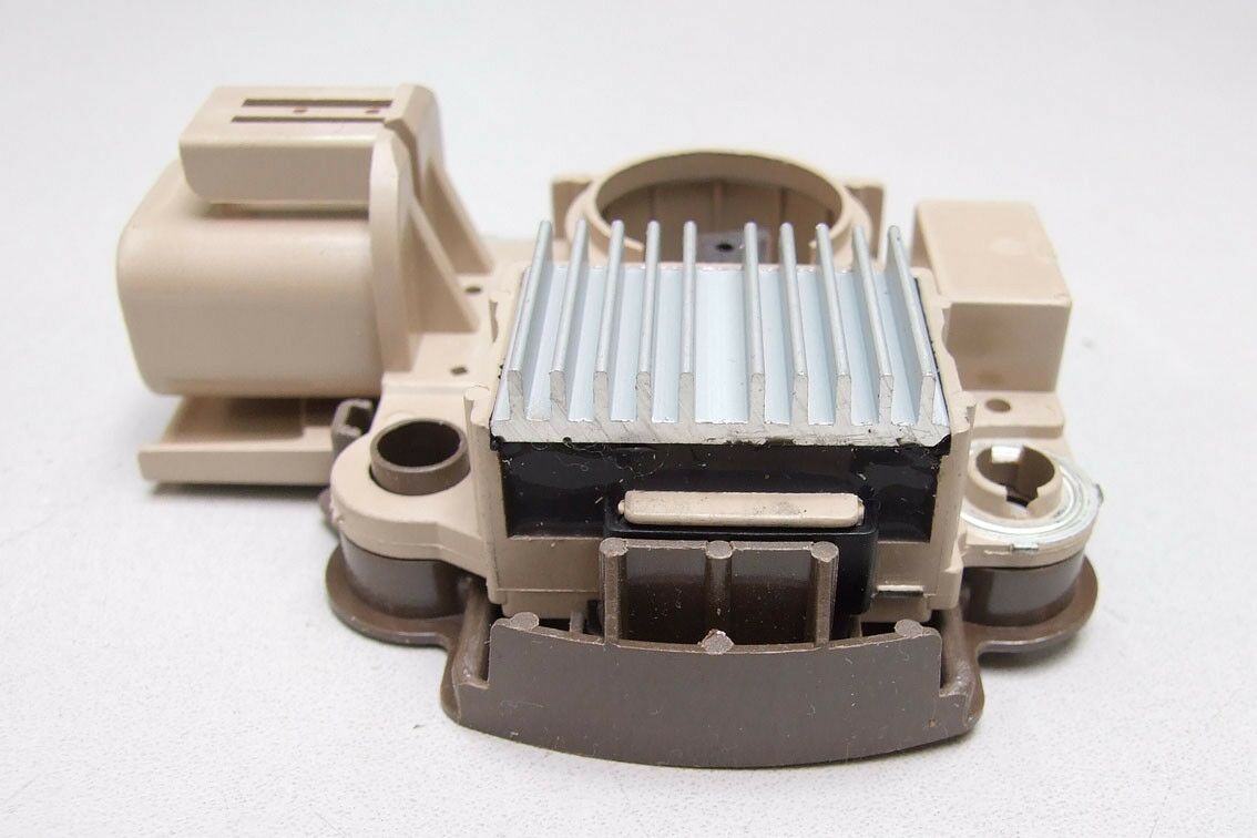 Regler mitsubishi 12v mazda 6 2.0 dizel 00-