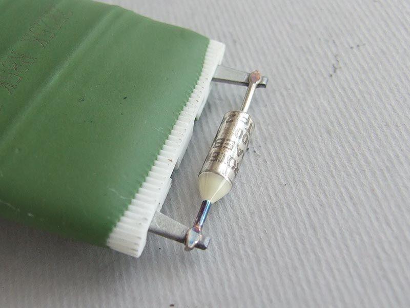 Otpornik ventilatora audi a2  4 pin