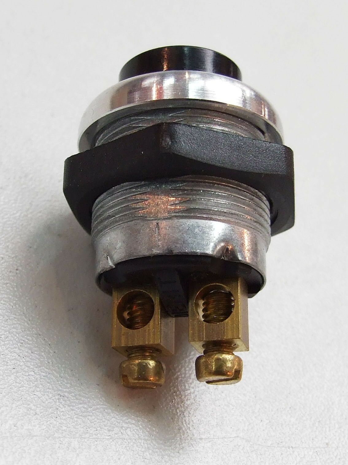 Prekidac pritisni (taster)