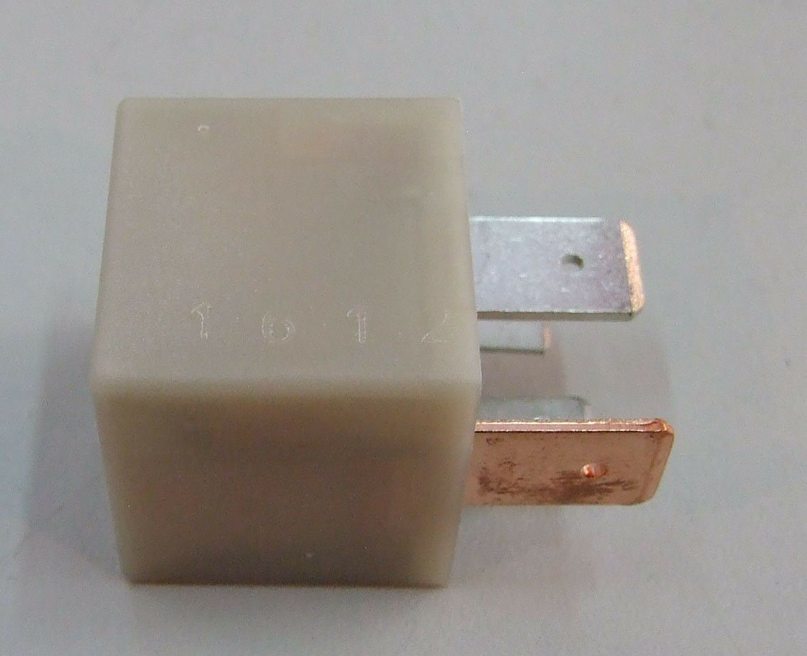 Relej zmigavaca 12v 4 pin