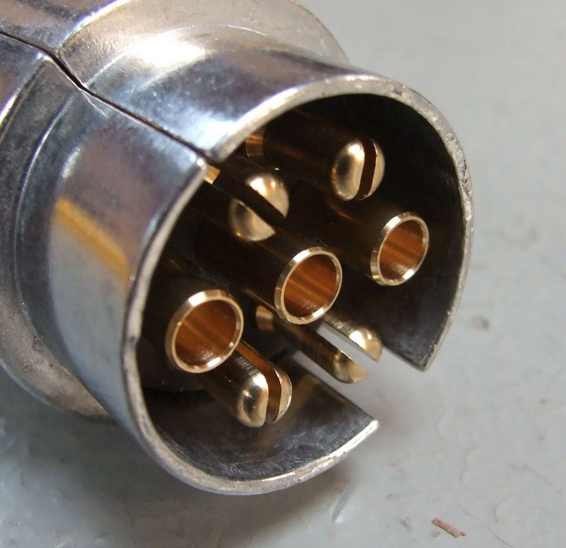 Utikac 7 pol metalni iso1724