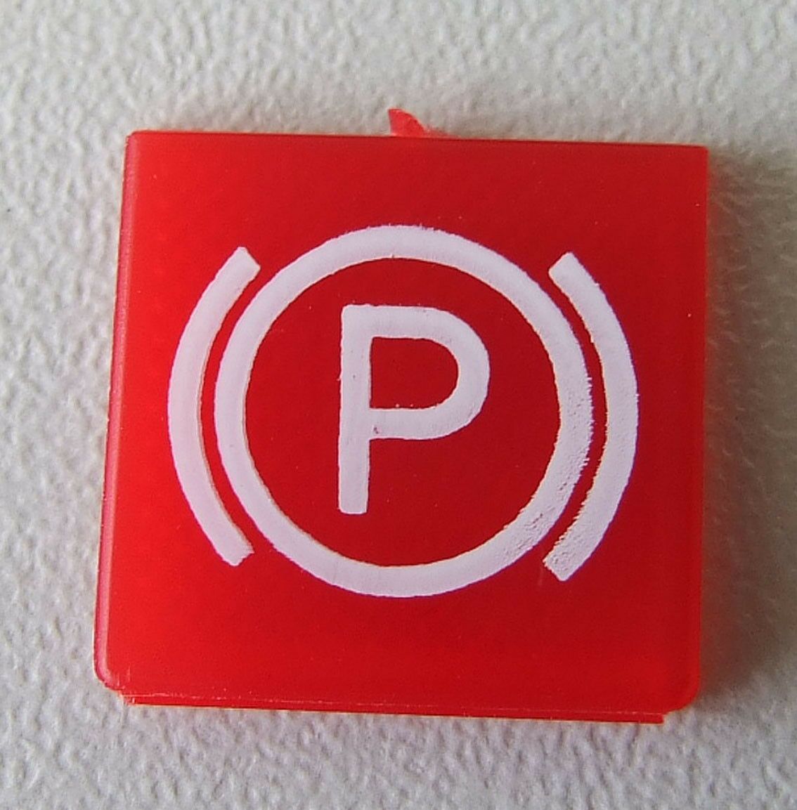 Pnt-staklo crveno parking kocn